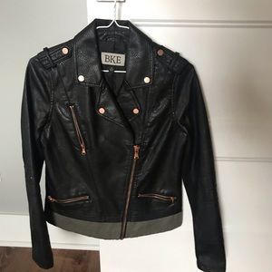 Buckle leather jacket